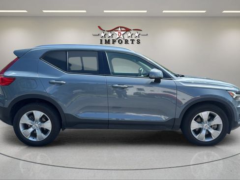 Used 2020 Volvo XC40 T4 Momentum FWD image 6
