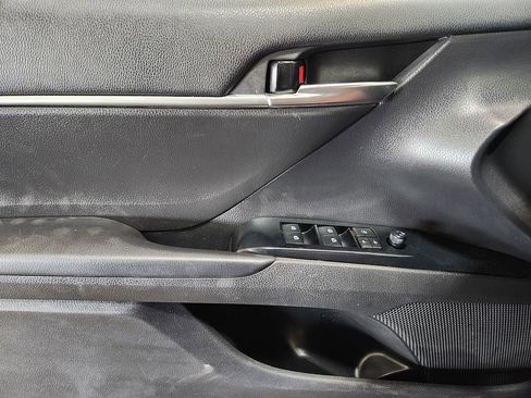 Used 2020 Toyota Camry SE image 37