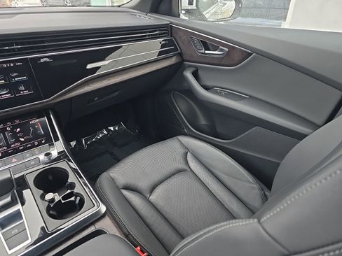 Used 2019 Audi Q8 Premium Plus image 19