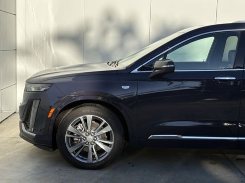 Certified 2025 Cadillac XT6 Premium Luxury image 5
