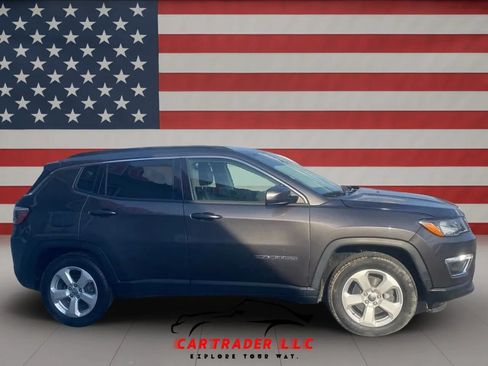 Used 2019 Jeep Compass Latitude w/ Popular Equipment Group FWD image 5