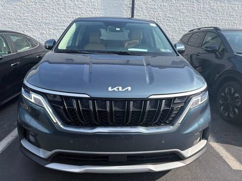 Used 2022 Kia Carnival EX FWD image 2