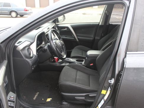 Used 2017 Toyota RAV4 XLE AWD/4WD image 9