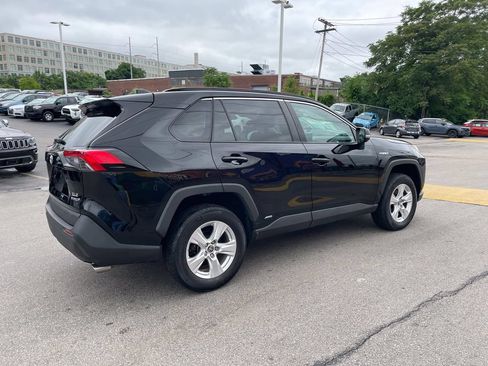 Used 2021 Toyota RAV4 XLE w/ Convenience Package AWD/4WD image 8