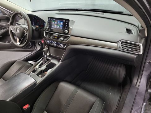 Used 2018 Honda Accord EX image 33