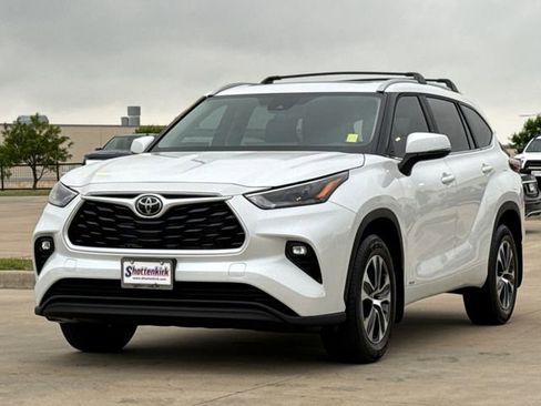 Used 2026 Toyota Highlander XLE AWD/4WD image 3