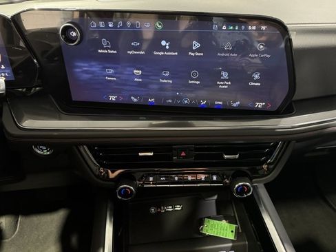 Used 2025 Chevrolet Suburban RST w/ Comfort Package image 21