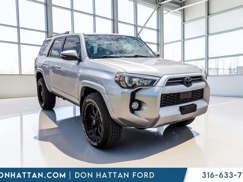 Used 2020 Toyota 4Runner SR5 Premium w/ Moonroof Package AWD/4WD image 37