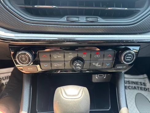 Certified 2025 Jeep Compass Trailhawk w/ Trailhawk Elite Group AWD/4WD image 24
