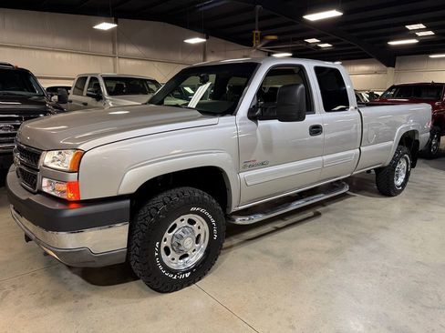 Used 2006 Chevrolet Silverado 2500 LT w/ Skid Plate Package AWD/4WD image 14