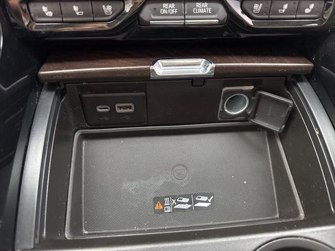 Used 2022 GMC Yukon XL Denali image 28