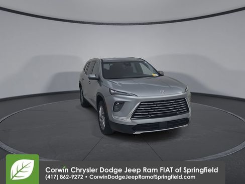 Used 2025 Buick Enclave Preferred FWD image 4