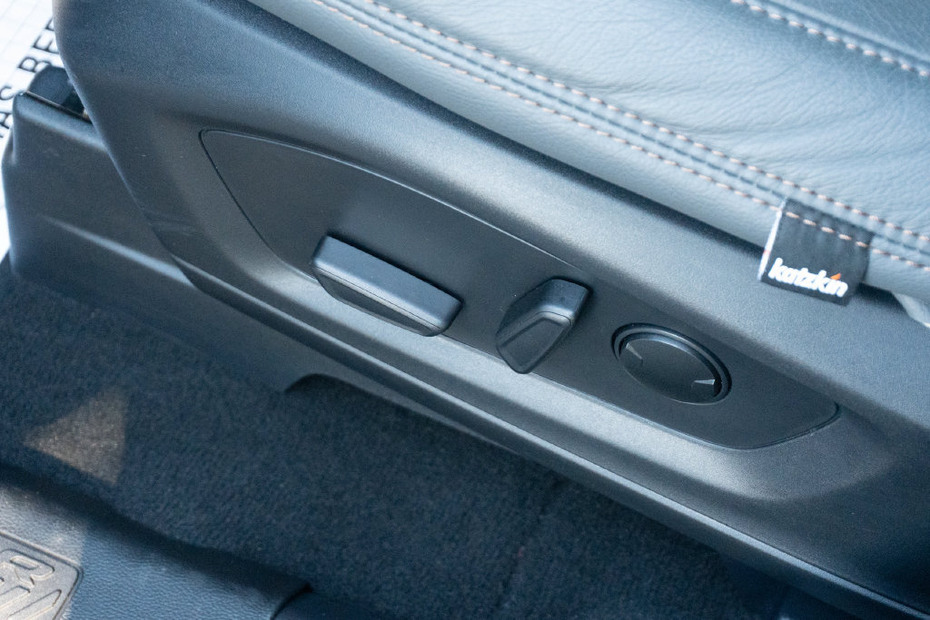 Used 2025 Ford Explorer Active RWD image 15