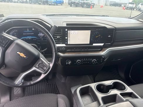 Used 2022 Chevrolet Silverado 1500 LT AWD/4WD image 6
