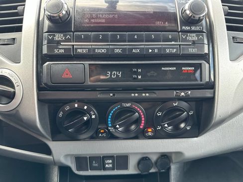 Used 2012 Toyota Tacoma 4x4 Access Cab V6 w/ TRD Off-Road Pkg image 4
