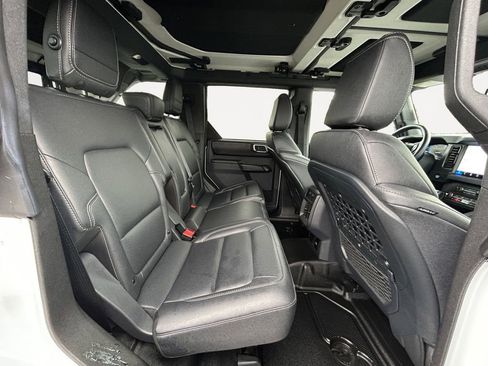 Used 2025 Ford Bronco Badlands image 11