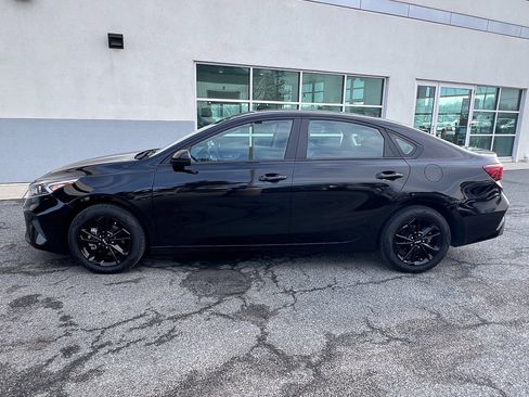 Used 2022 Kia Forte LXS image 2