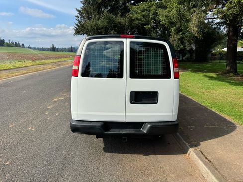 Used 2009 GMC Savana 3500 RWD image 4