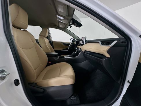 Used 2024 Toyota RAV4 LE image 29