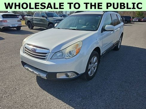 Used 2011 Subaru Outback 2.5i Limited image 3