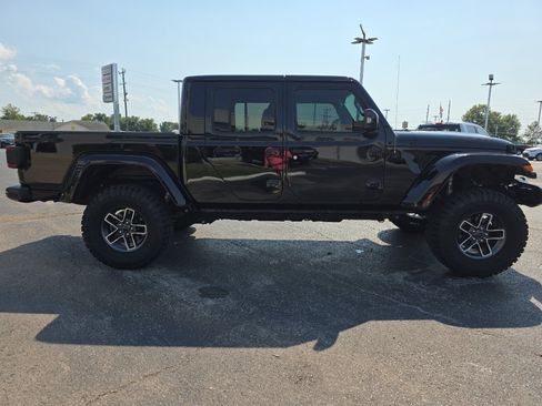 Used 2022 Jeep Gladiator Overland AWD/4WD image 5