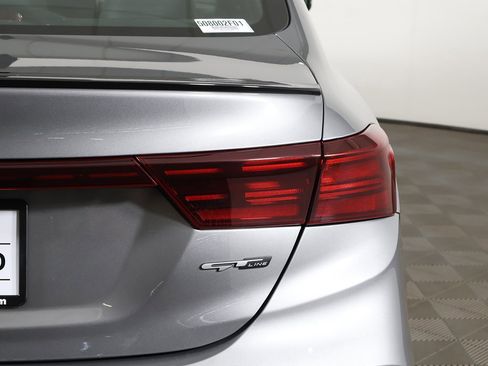 Used 2022 Kia Forte GT-Line w/ GT-Line Premium Package image 17