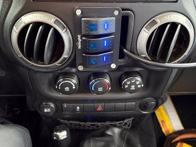Used 2013 Jeep Wrangler Sport w/ Connectivity Group AWD/4WD image 21