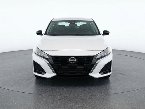 Used 2025 Nissan Altima 2.5 SV image 2