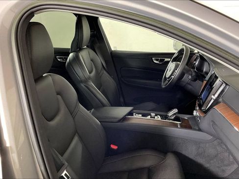 Used 2023 Volvo XC60 B5 Ultimate w/ Protection Package Premier FWD image 6