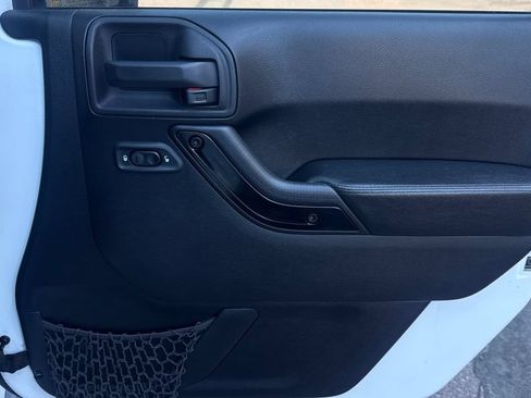 Used 2015 Jeep Wrangler Unlimited Sahara AWD/4WD image 25