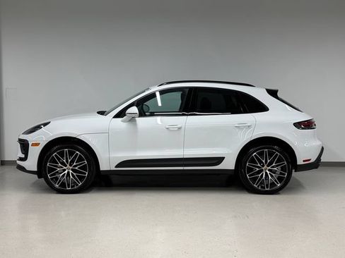 Certified 2026 Porsche Macan AWD/4WD image 2
