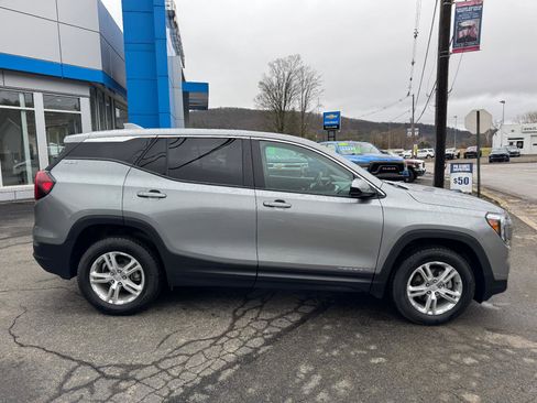 Used 2023 GMC Terrain SLE image 9