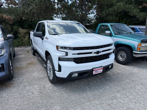 Used 2021 Chevrolet Silverado 1500 RST w/ Convenience Package II AWD/4WD image 2