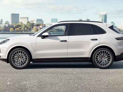 Used 2023 Porsche Cayenne S Platinum image 2