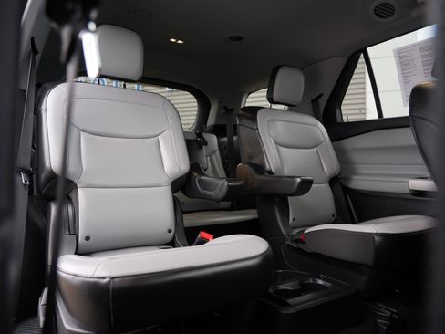 Used 2021 Ford Explorer XLT w/ Equipment Group 202A image 37