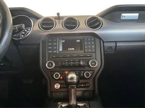 Used 2018 Ford Mustang GT RWD image 14