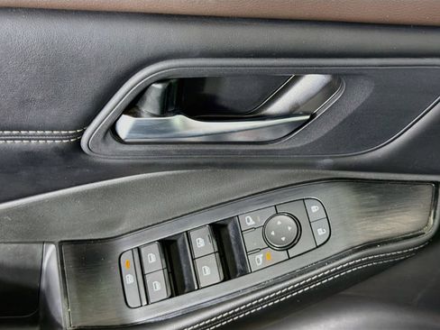 Used 2023 Nissan Rogue SV w/ SV Premium B Package FWD image 15