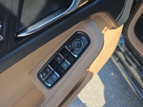 Used 2023 Porsche Macan Turbo AWD/4WD image 19