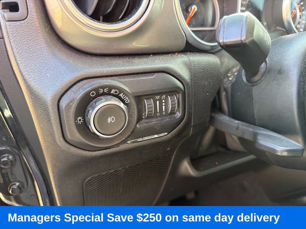 Used 2020 Jeep Wrangler Unlimited Sahara AWD/4WD image 9
