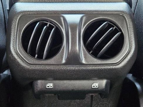 Used 2022 Jeep Wrangler Unlimited Sport AWD/4WD image 16