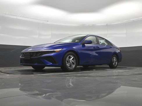 Used 2024 Hyundai Elantra SE FWD image 33