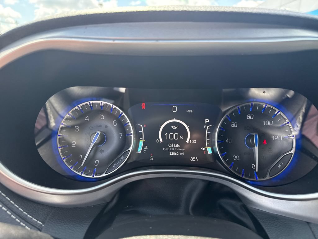 Used 2024 Chrysler Pacifica Touring-L w/ S Appearance Package FWD image 28