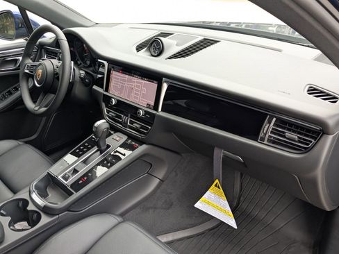 Certified 2026 Porsche Macan AWD/4WD image 26