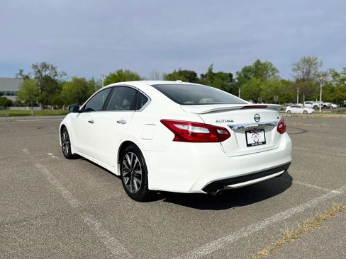 Used 2016 Nissan Altima 2.5 SV w/ Convenience Package FWD image 7