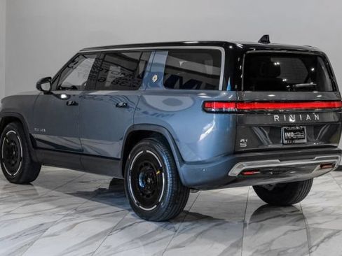 Used 2025 Rivian R1S Adventure AWD/4WD image 13