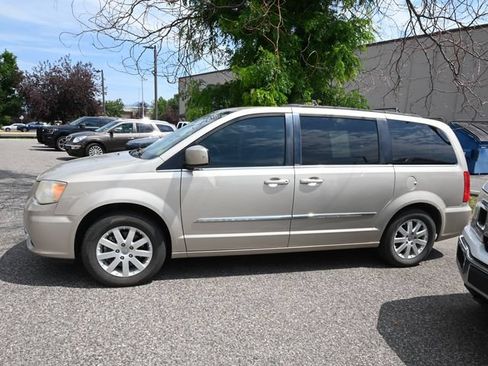 Used 2013 Chrysler Town & Country Touring FWD image 2