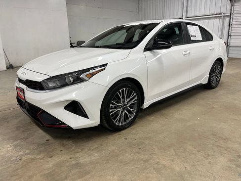 Used 2023 Kia Forte GT-Line w/ GT-Line Premium Package FWD image 3