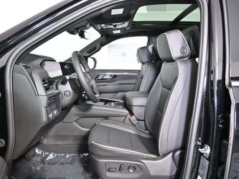 New 2026 Chevrolet Suburban Premier image 24