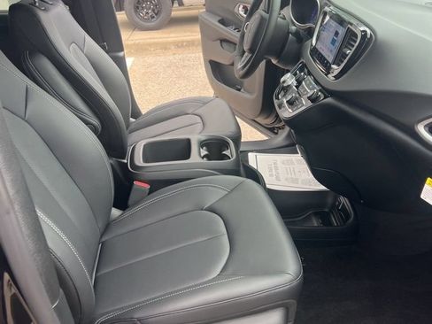 New 2025 Chrysler Voyager LX FWD image 14