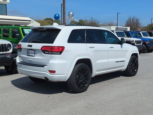 Used 2020 Jeep Grand Cherokee Altitude image 5